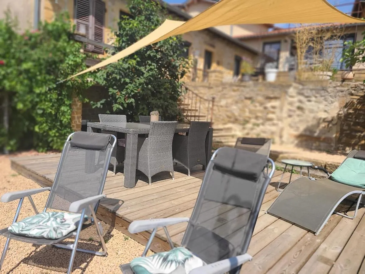 Moire Une Evasion Dans Les Pierres Dorees 0*,  צרפת